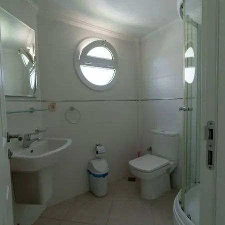 Lovely 2 Bed With 1st Class Amenities , 1003